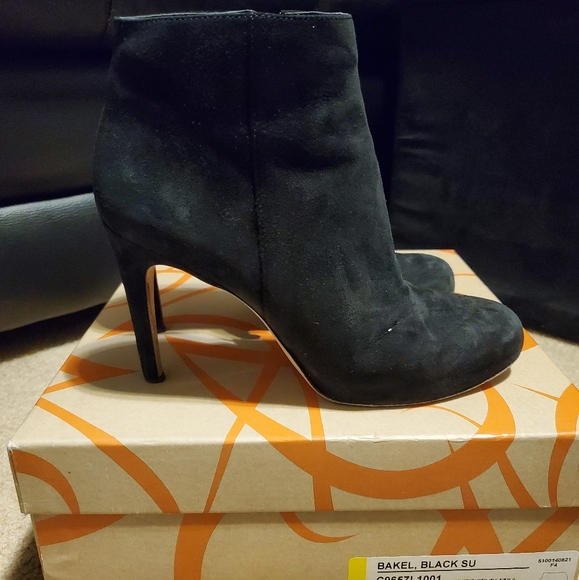 Via Spiga Shoes - Via Spiga Bakel heeled suede bootie sz 6.5